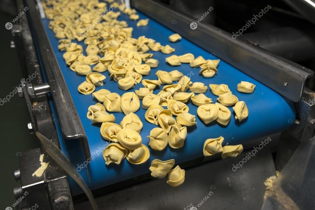 Linea di produzione pasta in un impianto automatizzato